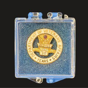 Department Of Veterans Affairs 30 Years Service 10K Gold Lapel Pin With Ruby Acc